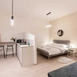 Kl31 - Urban Escape - Prime Location - Klauzal Square By Bqa , Budapest Hungary
